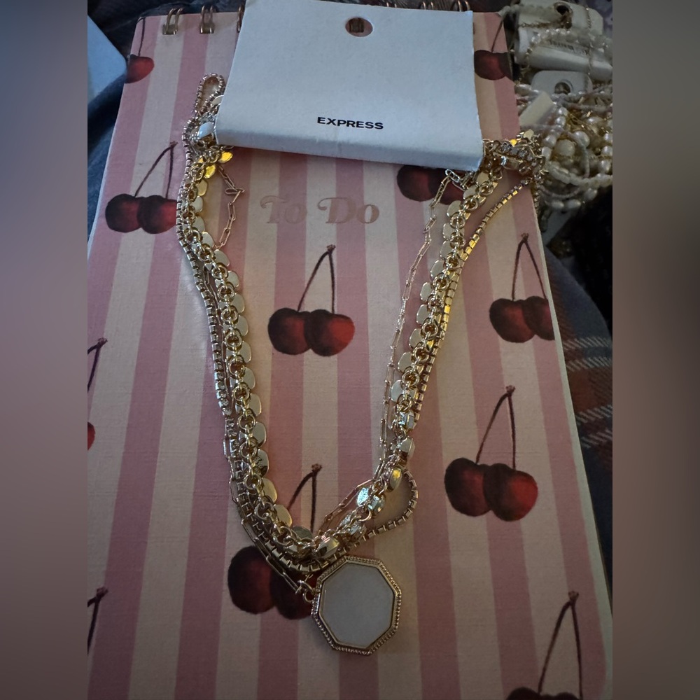 Express necklace